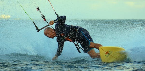 Essais de planches de kitesurf : guide pour bien choisir votre board